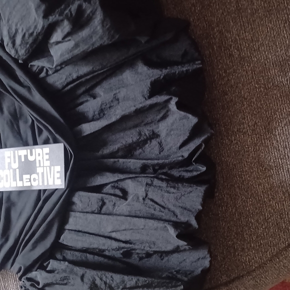 Black Ruched TOP - Picture 6 of 10